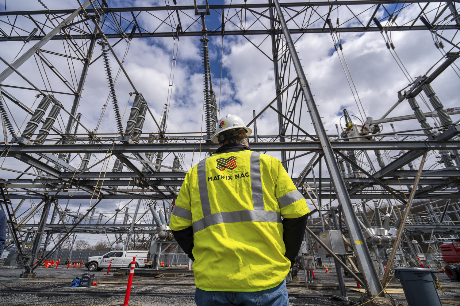 Matrix Service Company - Employee in Hardhat doing maintenance